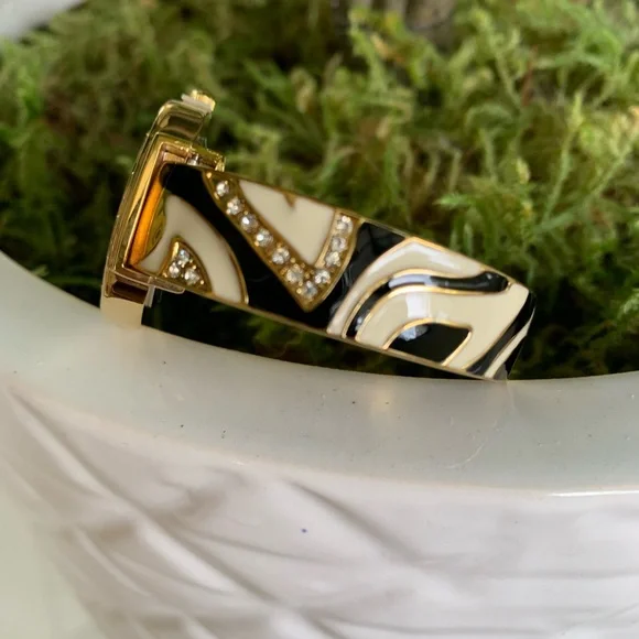 NEW Persona Black White Enamel Rhinestones Mother Of Pearl Face Ladies Watch - Picture 3 of 3